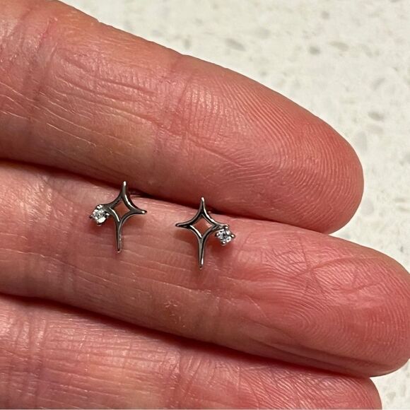 925 Sterling Silver Hollow Cubic Zirconia Star Design Stud Earrings - Picture 5 of 9
